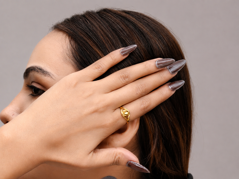 Golden Heart in Oval Frame Ring – view 2