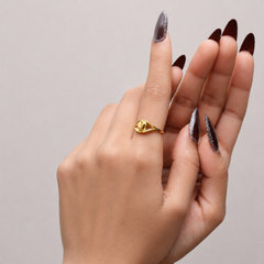 Golden Heart in Oval Frame Ring – view 4