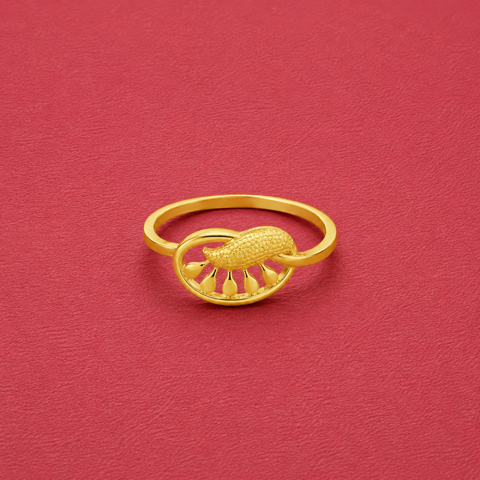 Golden Sunburst Oval Ring