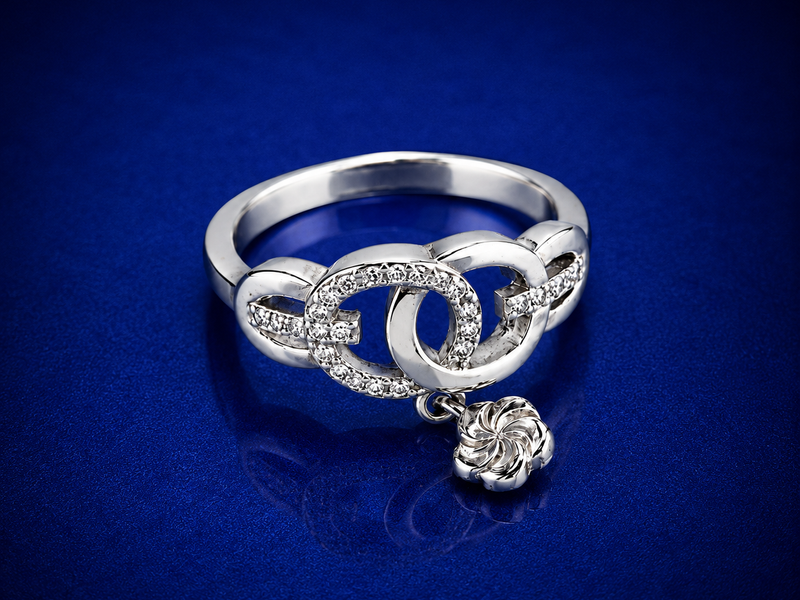 Silver Interlocked Circles Charm Ring