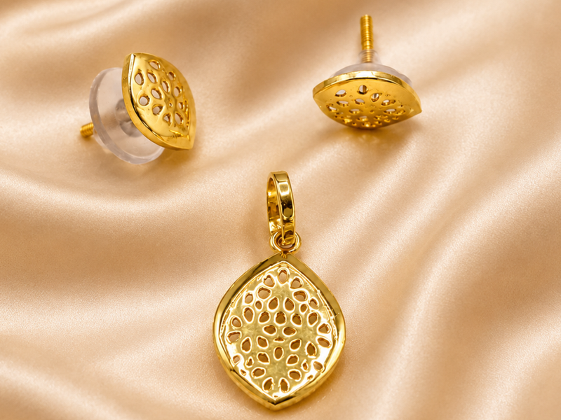 Golden Marquise Mesh Pendant & Stud Set