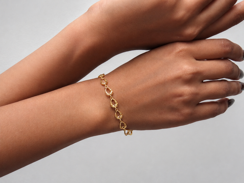 Golden Teardrop Openwork Link Bracelet – view 3