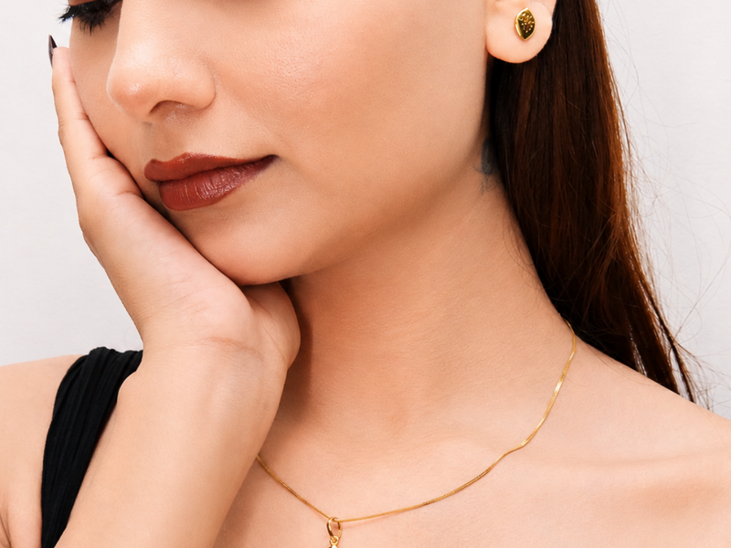 Golden Marquise Mesh Pendant & Stud Set – view 4